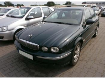 Jaguar X-Type  - Лек автомобил