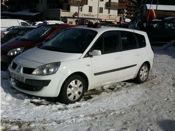 Renault Grand Scenic - Лек автомобил