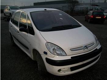 citroen MPV, fabr.CITROEN, type PICASSO, 2.0 HDI, eerste inschrijving 01-01-2006, km-stand 114.700, chassisnr VF7CHRHYB39999467, AIRCO, alle documenten aanwezig - Лек автомобил