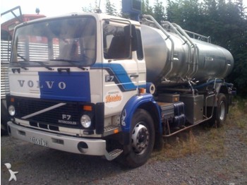 Volvo F7 - Камион цистерна