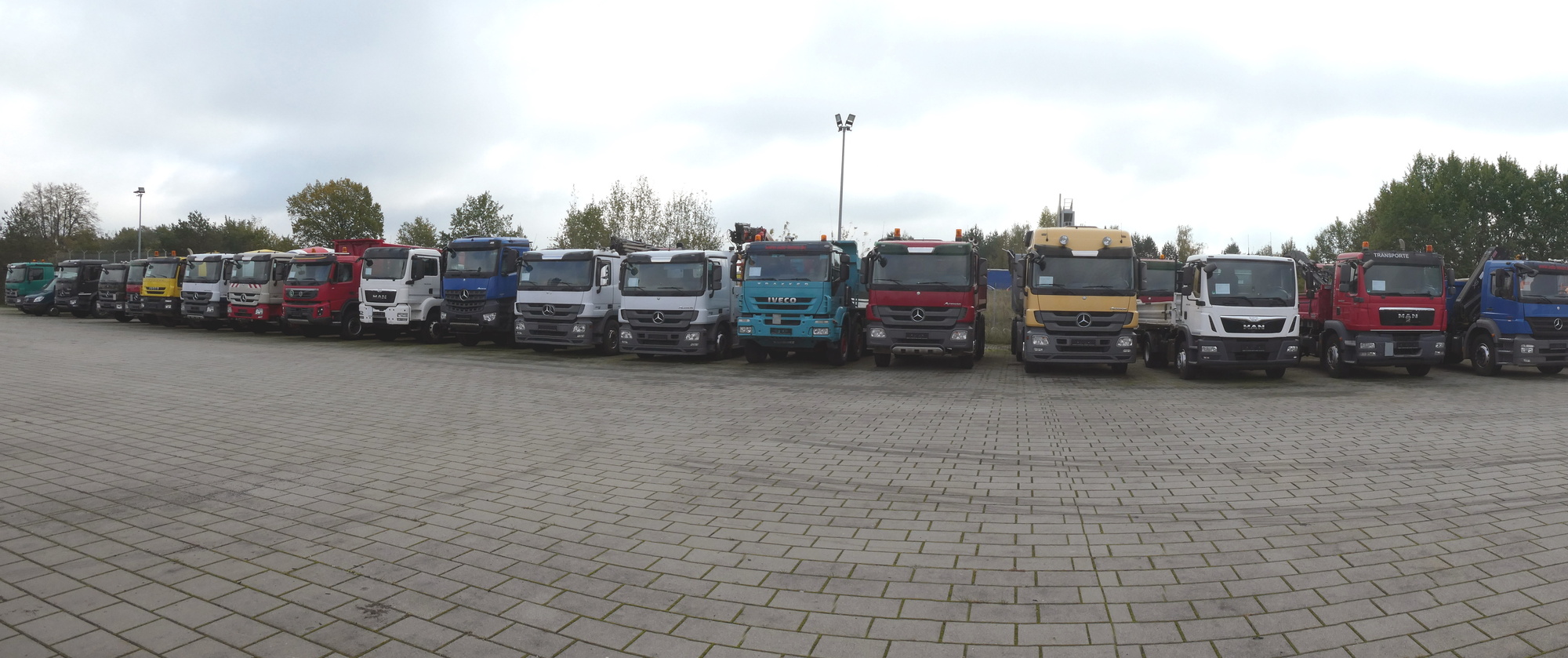 Henze Truck GmbH - Обяви за продажба undefined: снимка 1